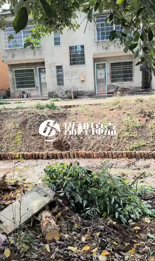 漳州挖機打木樁專業(yè)施工-挖機打木樁在狹窄河道邊怎么操作？