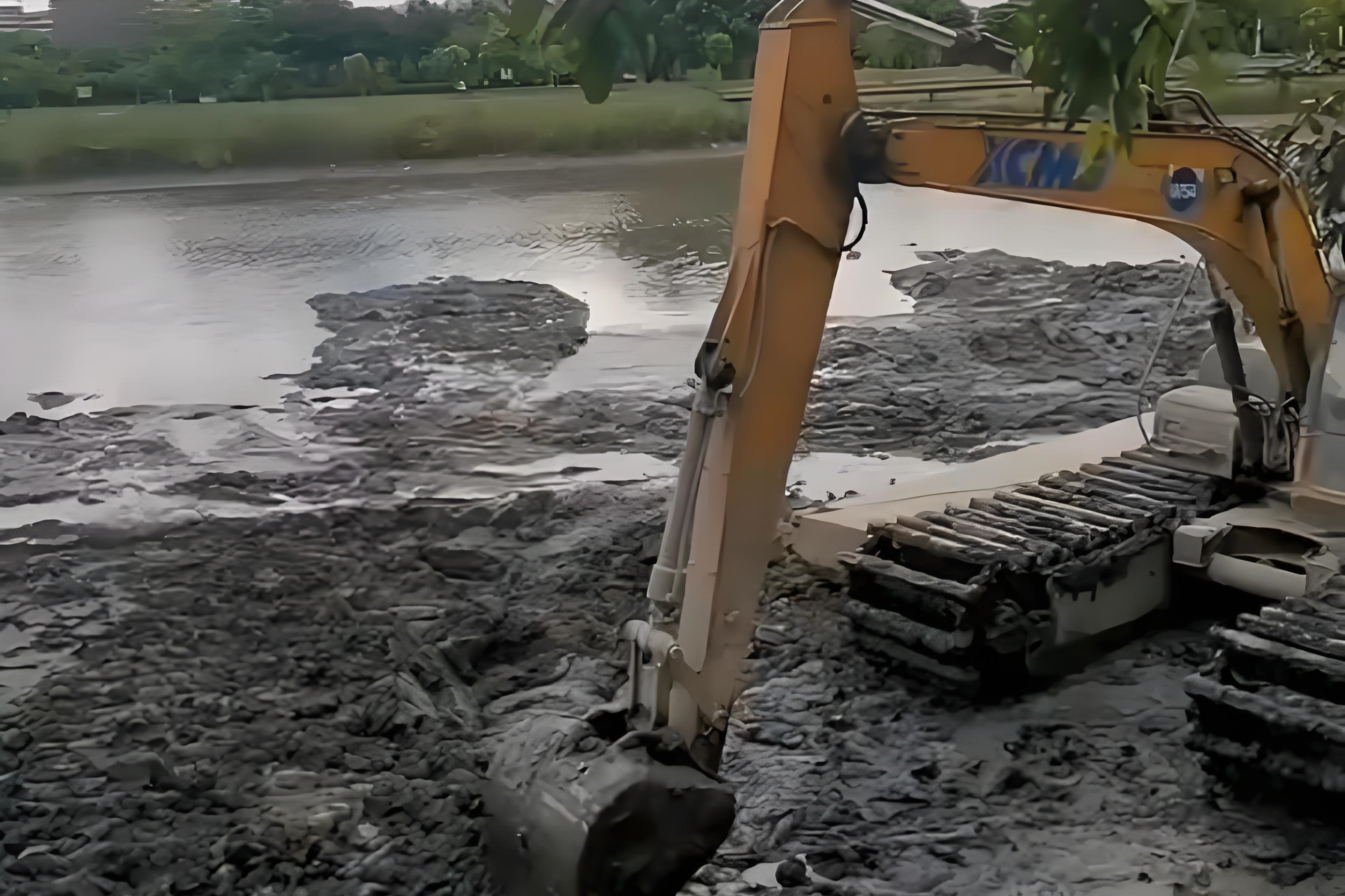 廣東東莞挖機(jī)清淤施工隊(duì)-水塘清淤需要請(qǐng)專業(yè)隊(duì)伍嗎？