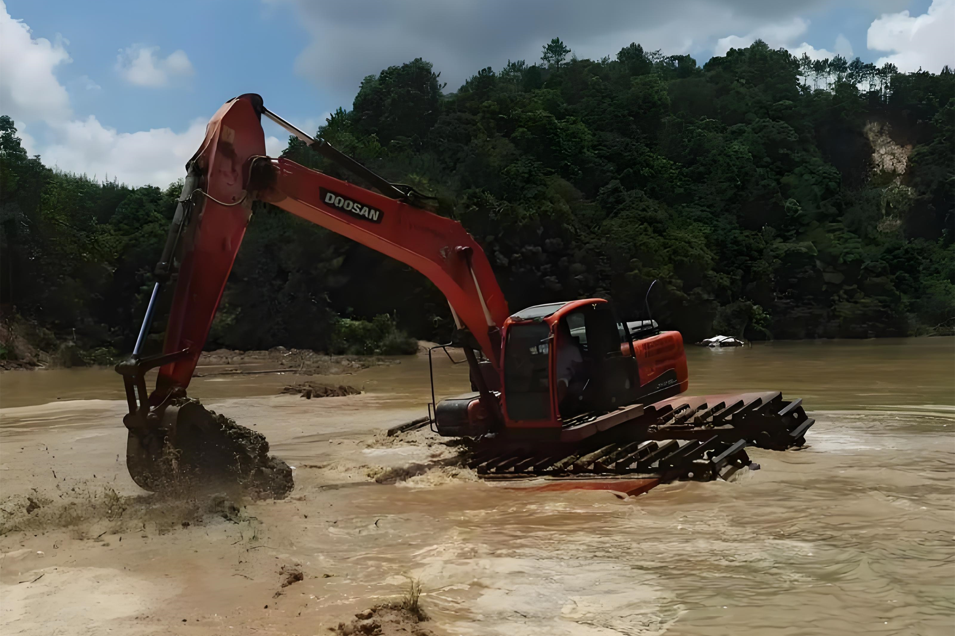 浙江杭州挖機(jī)清淤施工隊(duì)-沼澤地清淤需要先排水嗎？