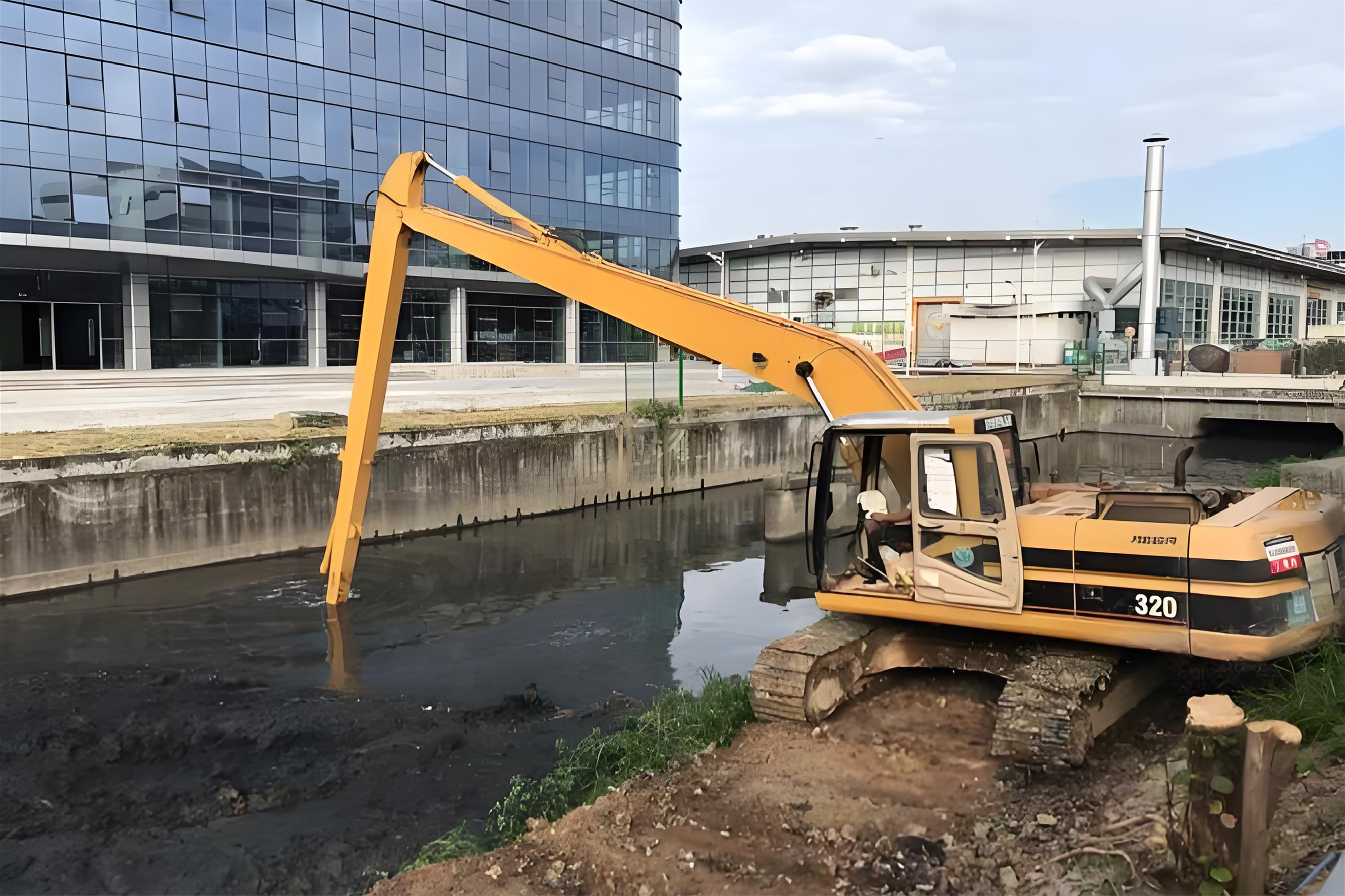 北京豐臺(tái)區(qū)水上挖機(jī)清淤隊(duì)-沼澤地清淤后土壤如何處理？