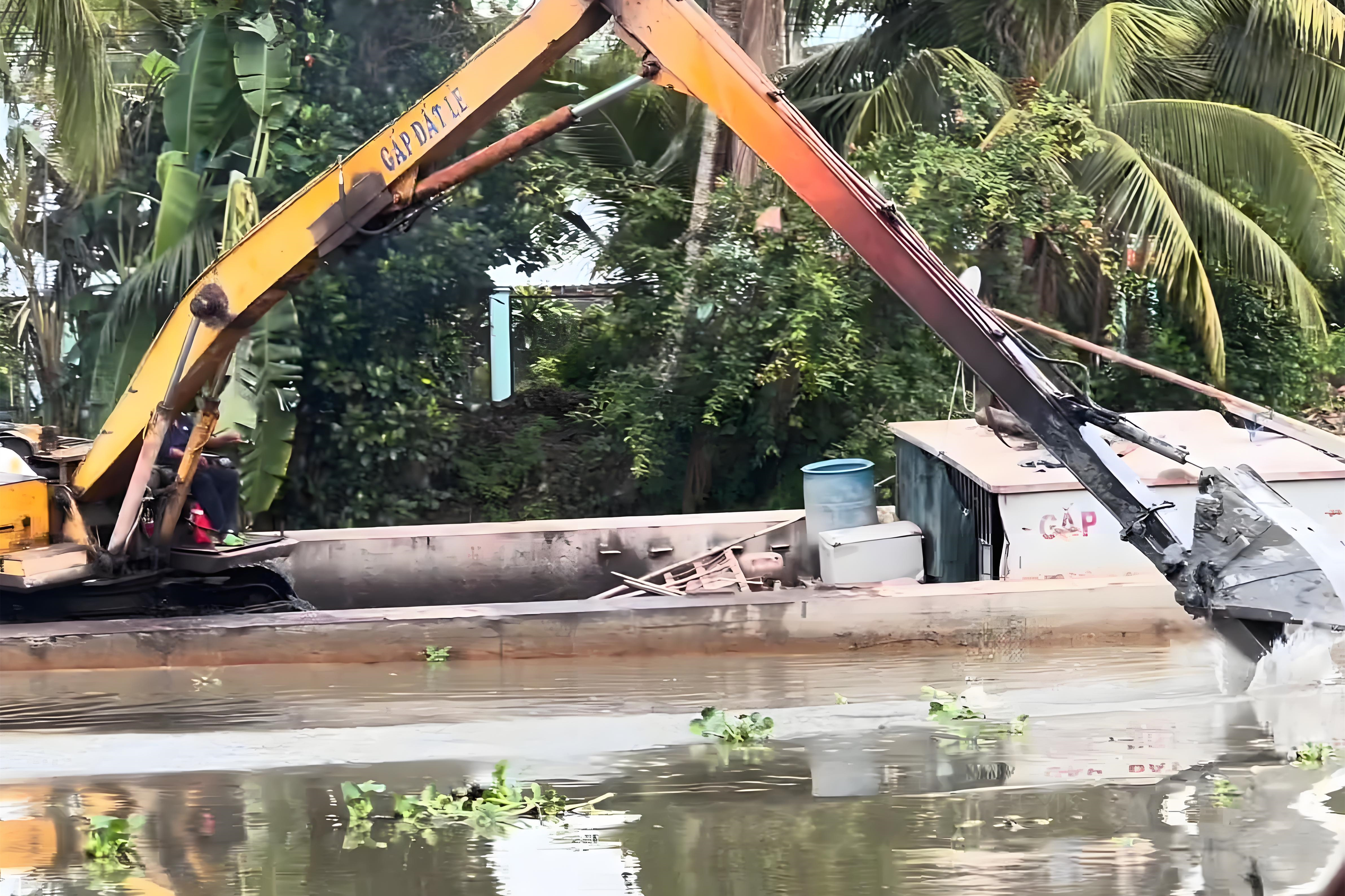 重慶黔江水上挖機(jī)清淤隊(duì) - 挖機(jī)清淤的施工范圍受哪些因素限制？?