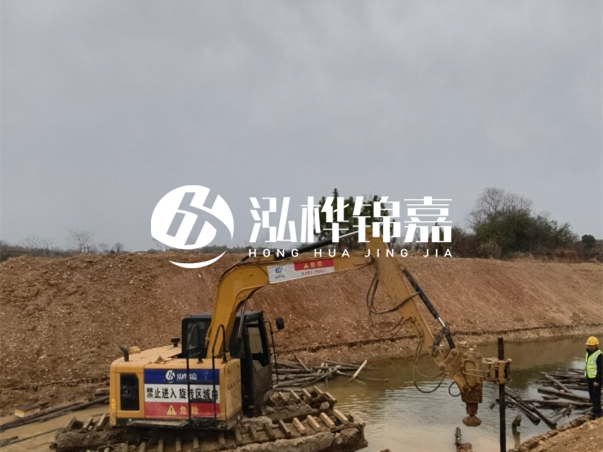 松木樁批發(fā)廠家泓樺錦嘉-河道駁岸樁選松木還是杉木更經(jīng)濟(jì)？