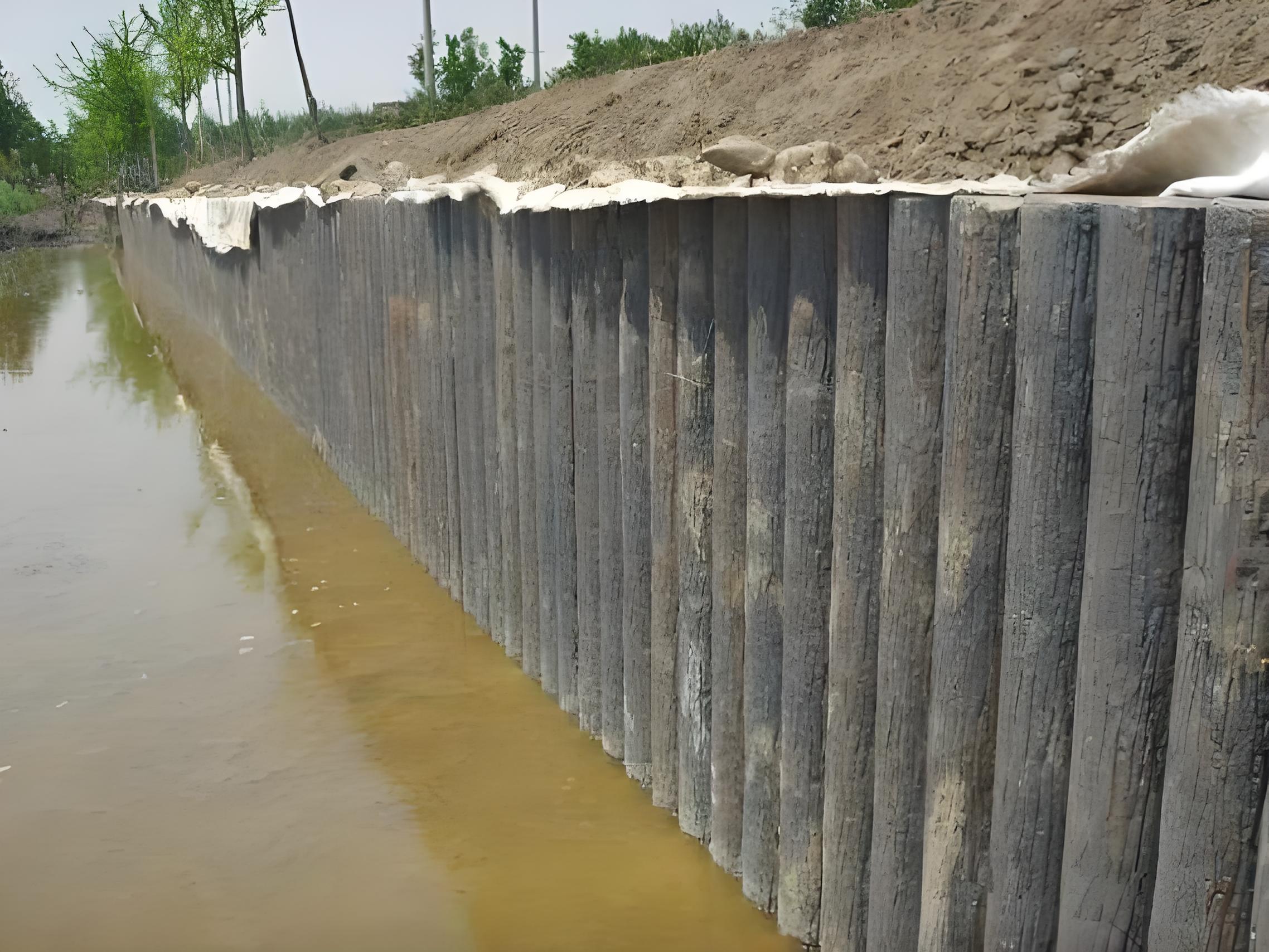 水泥仿木樁施工隊(duì)泓樺錦嘉-河道仿木樁的安裝價(jià)格是多少？